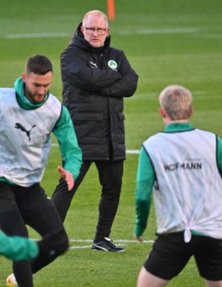 02.12.2025 - Fussball - 2. Bundesliga - Saison 2025 2026 - SpVgg Greuther Fürth Fuerth ( Kleeblatt ) - Training - - xwoxzix - Heiko Vogel ( Trainer SpVgg Greuther Fürth )