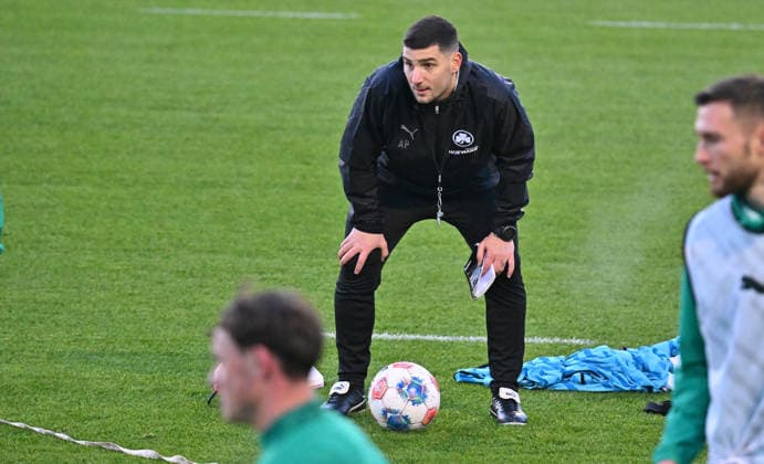 02.12.2025 - Fussball - 2. Bundesliga - Saison 2025 2026 - SpVgg Greuther Fürth Fuerth ( Kleeblatt ) - Training - - xwoxzix - Aleksandro Petrovic ( Co-Trainer SpVgg Greuther Fürth )