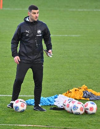 02.12.2025 - Fussball - 2. Bundesliga - Saison 2025 2026 - SpVgg Greuther Fürth Fuerth ( Kleeblatt ) - Training - - xwoxzix - Aleksandro Petrovic ( Co-Trainer SpVgg Greuther Fürth )