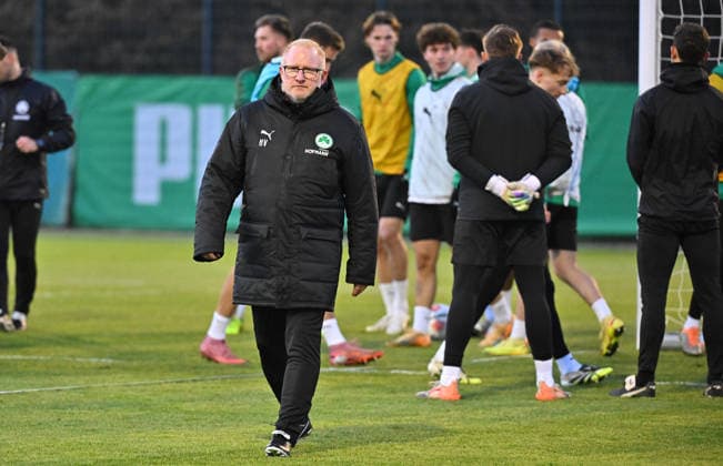 02.12.2025 - Fussball - 2. Bundesliga - Saison 2025 2026 - SpVgg Greuther Fürth Fuerth ( Kleeblatt ) - Training - - xwoxzix - Heiko Vogel ( Trainer SpVgg Greuther Fürth )