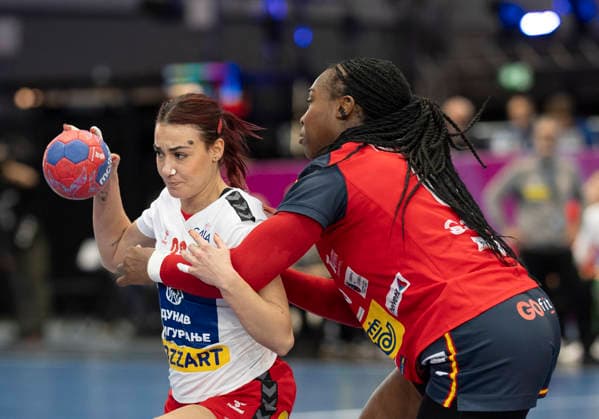 Teodora Velickovic (Serbia, 33) and Lyndie TCHAPTCHET DEFO (Spain, 68) 27th IHF Womens Handball World Championship, WM, Weltmeisterschaft WM, Weltmeisterschaft 2025, Spain - Serbia, GER, Dortmund, Westfalenhalle Copyright: HMBxMedia xMarcoxBader