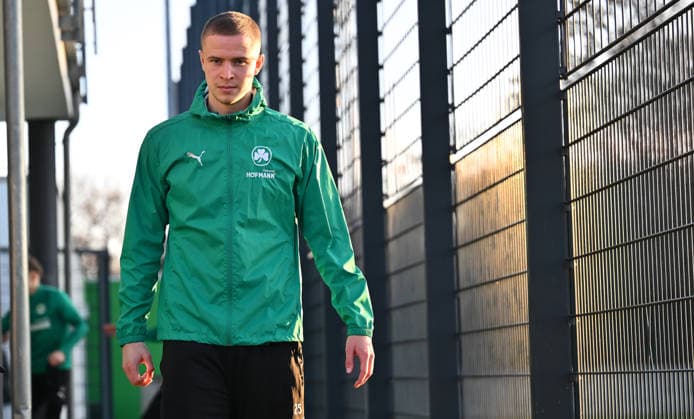 02.12.2025 - Fussball - 2. Bundesliga - Saison 2025 2026 - SpVgg Greuther Fürth Fuerth ( Kleeblatt ) - Training - - xwoxzix - Brynjar Ingi Bjarnason (25, SpVgg Greuther Fürth )