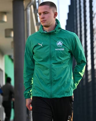 02.12.2025 - Fussball - 2. Bundesliga - Saison 2025 2026 - SpVgg Greuther Fürth Fuerth ( Kleeblatt ) - Training - - xwoxzix - Brynjar Ingi Bjarnason (25, SpVgg Greuther Fürth )