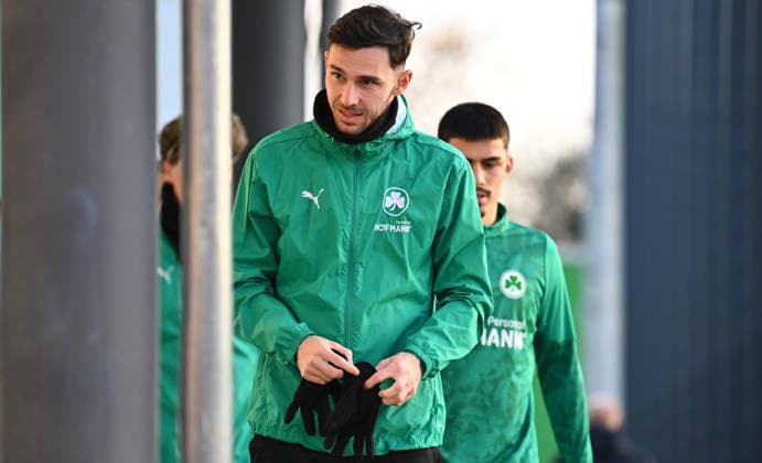 02.12.2025 - Fussball - 2. Bundesliga - Saison 2025 2026 - SpVgg Greuther Fürth Fuerth ( Kleeblatt ) - Training - - xwoxzix - Branimir Hrgota (10, SpVgg Greuther Fürth )