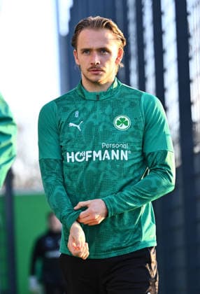 02.12.2025 - Fussball - 2. Bundesliga - Saison 2025 2026 - SpVgg Greuther Fürth Fuerth ( Kleeblatt ) - Training - - xwoxzix - Mathias Flaga Olesen (8, SpVgg Greuther Fürth )