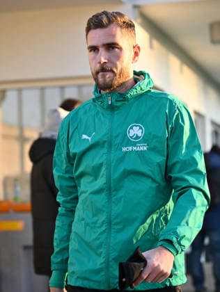 02.12.2025 - Fussball - 2. Bundesliga - Saison 2025 2026 - SpVgg Greuther Fürth Fuerth ( Kleeblatt ) - Training - - xwoxzix - Dennis Srbeny (7, SpVgg Greuther Fürth )+