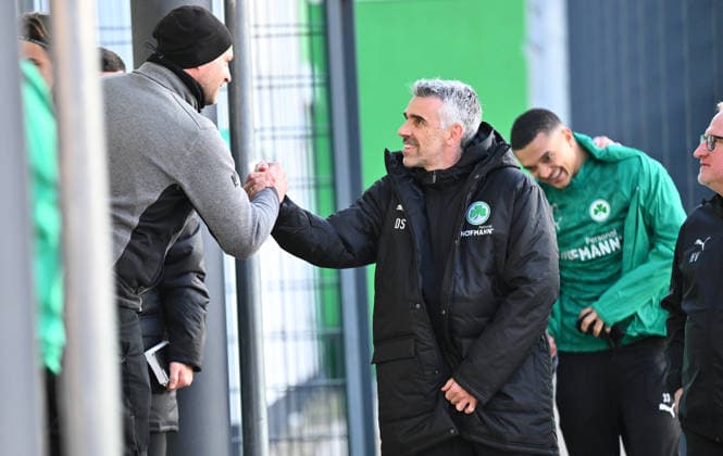 02.12.2025 - Fussball - 2. Bundesliga - Saison 2025 2026 - SpVgg Greuther Fürth Fuerth ( Kleeblatt ) - Training - - xwoxzix - Danny Schwarz (Co-Trainer SpVgg Greuther Fürth )
