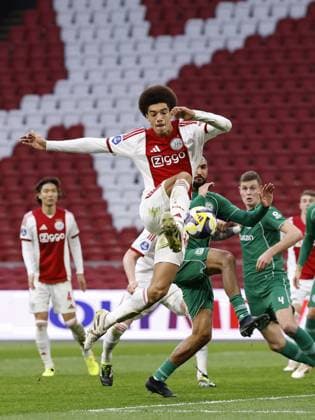 AMSTERDAM - (l-r) Aaron Bouwman of Ajax scores the 2-0, Marvin Peersman of FC Groningen, during the Dutch Eredivisie match between AFC Ajax and FC Groningen at the Johan Cruijff ArenA on December 2, 2025 in Amsterdam, Netherlands. ANP Hollandse Hoogte MAURICE VAN STEEN Eredivisie 2025-2026 xVIxANPxSportx xMauricexvanxSteenxIVx 543680515 originalFilename: 543680515.jpg