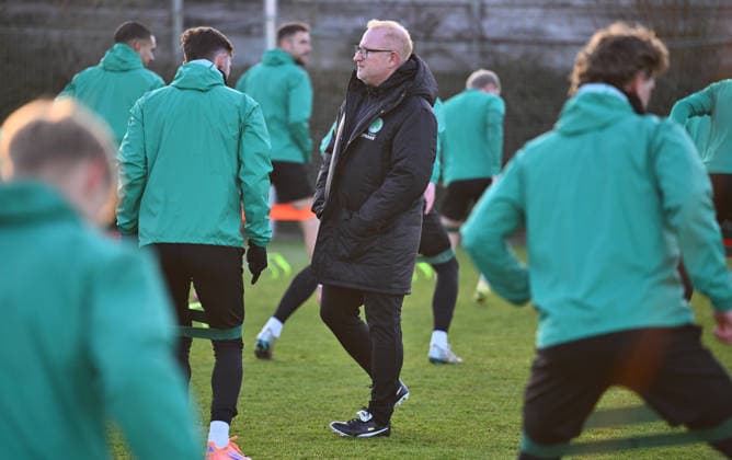 02.12.2025 - Fussball - 2. Bundesliga - Saison 2025 2026 - SpVgg Greuther Fürth Fuerth ( Kleeblatt ) - Training - - xwoxzix - Heiko Vogel ( Trainer SpVgg Greuther Fürth )
