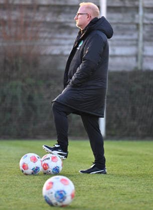 02.12.2025 - Fussball - 2. Bundesliga - Saison 2025 2026 - SpVgg Greuther Fürth Fuerth ( Kleeblatt ) - Training - - xwoxzix - Heiko Vogel ( Trainer SpVgg Greuther Fürth )