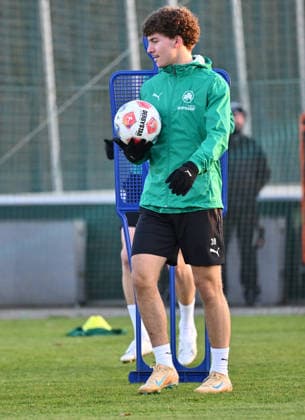 02.12.2025 - Fussball - 2. Bundesliga - Saison 2025 2026 - SpVgg Greuther Fürth Fuerth ( Kleeblatt ) - Training - - xwoxzix - Raul Marita (38, SpVgg Greuther Fürth )