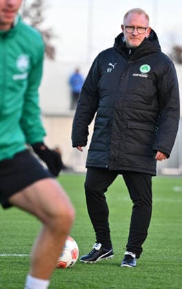 02.12.2025 - Fussball - 2. Bundesliga - Saison 2025 2026 - SpVgg Greuther Fürth Fuerth ( Kleeblatt ) - Training - - xwoxzix - Heiko Vogel ( Trainer SpVgg Greuther Fürth )