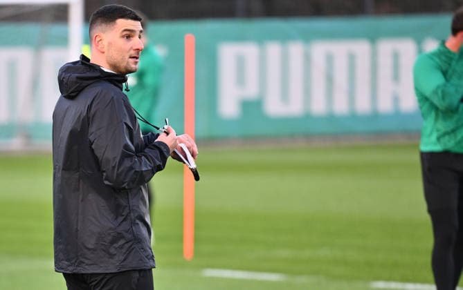 02.12.2025 - Fussball - 2. Bundesliga - Saison 2025 2026 - SpVgg Greuther Fürth Fuerth ( Kleeblatt ) - Training - - xwoxzix - Aleksandro Petrovic ( Co-Trainer SpVgg Greuther Fürth )