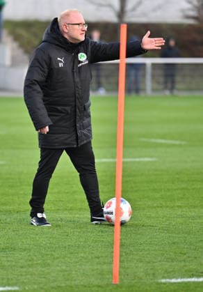 02.12.2025 - Fussball - 2. Bundesliga - Saison 2025 2026 - SpVgg Greuther Fürth Fuerth ( Kleeblatt ) - Training - - xwoxzix - Heiko Vogel ( Trainer SpVgg Greuther Fürth )