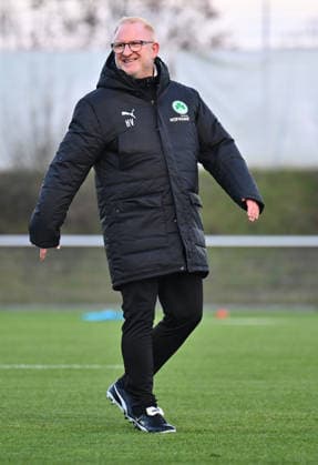 02.12.2025 - Fussball - 2. Bundesliga - Saison 2025 2026 - SpVgg Greuther Fürth Fuerth ( Kleeblatt ) - Training - - xwoxzix - Heiko Vogel ( Trainer SpVgg Greuther Fürth ) happy