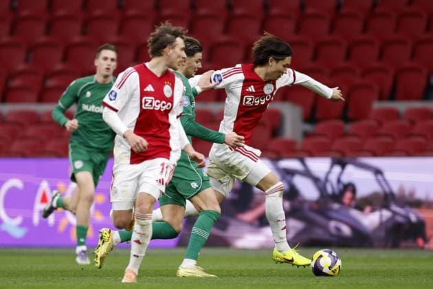 AMSTERDAM - (l-r) Brynjolfur Andersen Willumsson of FC Groningen, Ko Itakura of Ajax during the Dutch Eredivisie match between AFC Ajax and FC Groningen at the Johan Cruijff ArenA on December 2, 2025, in Amsterdam, Netherlands. ANP Hollandse Hoogte MAURICE VAN STEEN Eredivisie 2025-2026 xVIxANPxSportx xMauricexvanxSteenxIVx 543683569 originalFilename: 543683569.jpg