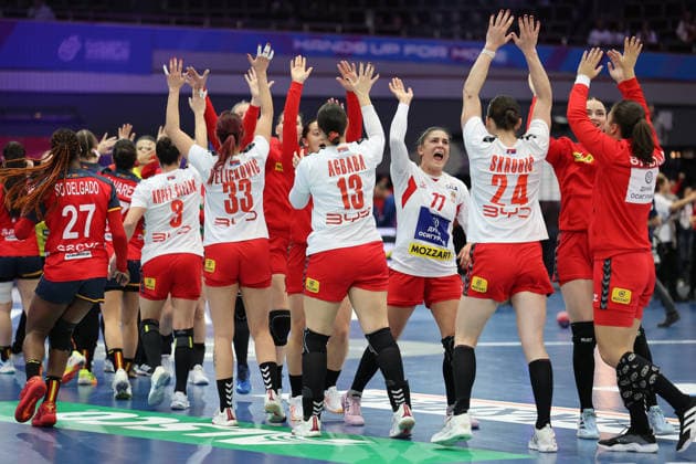 GER, Dortmund, 27th Wommen s World Championship, WM, Weltmeisterschaft 2025, Hauptrunde Main Round, Gruppe II 1. Runde: Spanien (ESP) vs. Serbien (SRB) 02.12.2025, Westfalenhalle, Dortmund, GER, Dortmund, 27th Wommen s World Championship 2025, Hauptrunde Main Round, Gruppe II 1. Runde: Spanien (ESP) vs. Serbien (SRB) , im Bild: die Serierinnen freuen sich ueber den Sieg