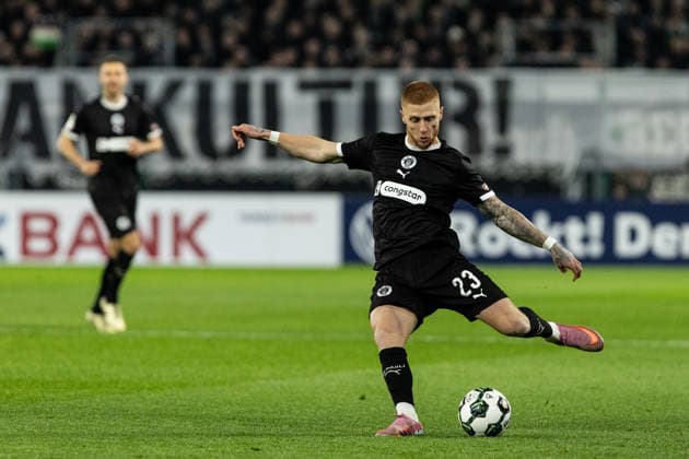 DFB-Pokal: Borussia Mönchengladbach - FC St. Pauli; 02.12.2025 Louis Oppie (FC St. Pauli, 23) DFB-Pokal: Borussia Mönchengladbach - FC St. Pauli; Borussia-Park, Mönchengladbach; 02.12.2025 DFB regulations prohibit any use of photographs as image sequences and or quasi video. Copyright: xBEAUTIFULxSPORTS Buriakovx