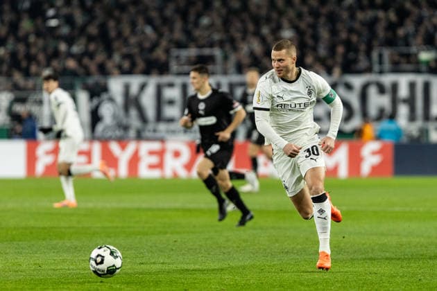 DFB-Pokal: Borussia Mönchengladbach - FC St. Pauli; 02.12.2025 Nico Elvedi (Borussia Mönchengladbach, 30) DFB-Pokal: Borussia Mönchengladbach - FC St. Pauli; Borussia-Park, Mönchengladbach; 02.12.2025 DFB regulations prohibit any use of photographs as image sequences and or quasi video. Copyright: xBEAUTIFULxSPORTS Buriakovx
