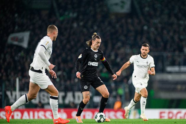 MOENCHENGLADBACH, GERMANY - 2 DECEMBER, 2025: Jackson Irvine - The DFB Pokal, German Cup, match Borussia vs St.Pauli at Borussia Park.  Copyright: xVitaliixKliuievx