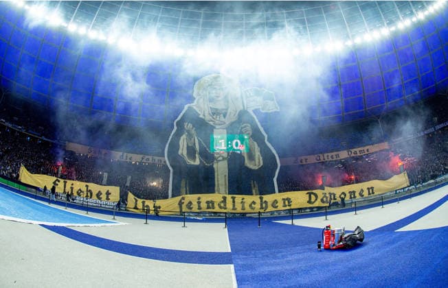 Fußball, Herren, Saison 2025 2026, DFB-Pokal (Achtelfinale), Hertha BSC - 1. FC Kaiserslautern, Fans von Hertha mit Choreografie, 02.12.2025, *** Soccer, Men, Season 2025 2026, DFB Cup Round of 16, Hertha BSC 1 FC Kaiserslautern, Hertha fans with choreography, 02 12 2025, Copyright: xSebastianxRäppold MatthiasxKochx