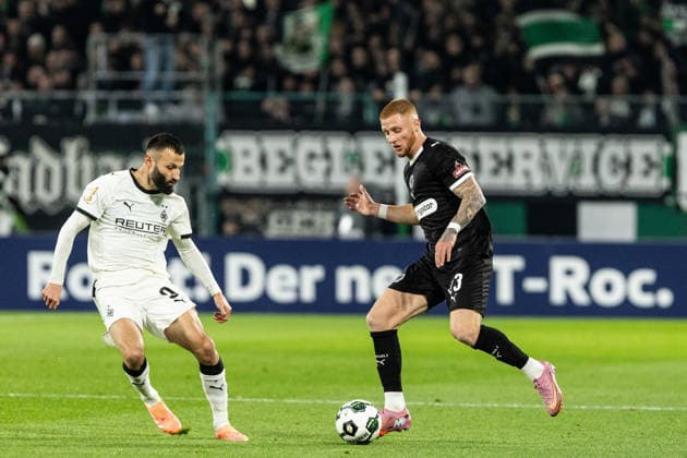 DFB-Pokal: Borussia Mönchengladbach - FC St. Pauli; 02.12.2025 Franck Honorat (Borussia Mönchengladbach, 9), Louis Oppie (FC St. Pauli, 23) DFB-Pokal: Borussia Mönchengladbach - FC St. Pauli; Borussia-Park, Mönchengladbach; 02.12.2025 DFB regulations prohibit any use of photographs as image sequences and or quasi video. Copyright: xBEAUTIFULxSPORTS Buriakovx