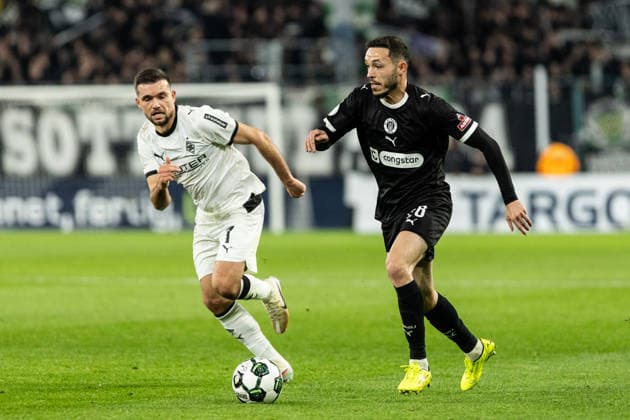 DFB-Pokal: Borussia Mönchengladbach - FC St. Pauli; 02.12.2025 Mathias Pereira Lage (FC St. Pauli, 28), Kevin Stöger (Borussia Mönchengladbach, 7) DFB-Pokal: Borussia Mönchengladbach - FC St. Pauli; Borussia-Park, Mönchengladbach; 02.12.2025 DFB regulations prohibit any use of photographs as image sequences and or quasi video. Copyright: xBEAUTIFULxSPORTS Buriakovx
