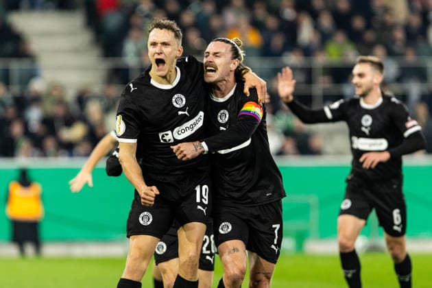 DFB-Pokal: Borussia Mönchengladbach - FC St. Pauli; 02.12.2025 FC St. Pauli bejubelt das Tor, 0:1 durch Martijn Kaars (FC St. Pauli, 19) DFB-Pokal: Borussia Mönchengladbach - FC St. Pauli; Borussia-Park, Mönchengladbach; 02.12.2025 DFB regulations prohibit any use of photographs as image sequences and or quasi video. Copyright: xBEAUTIFULxSPORTS Buriakovx