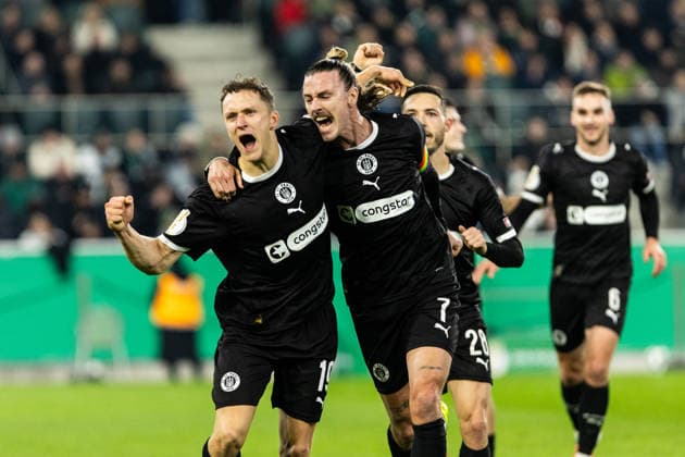 DFB-Pokal: Borussia Mönchengladbach - FC St. Pauli; 02.12.2025 FC St. Pauli bejubelt das Tor, 0:1 durch Martijn Kaars (FC St. Pauli, 19) DFB-Pokal: Borussia Mönchengladbach - FC St. Pauli; Borussia-Park, Mönchengladbach; 02.12.2025 DFB regulations prohibit any use of photographs as image sequences and or quasi video. Copyright: xBEAUTIFULxSPORTS Buriakovx
