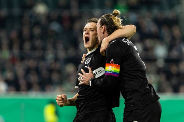 DFB-Pokal: Borussia Mönchengladbach - FC St. Pauli; 02.12.2025 FC St. Pauli bejubelt das Tor, 0:1 durch Martijn Kaars (FC St. Pauli, 19) DFB-Pokal: Borussia Mönchengladbach - FC St. Pauli; Borussia-Park, Mönchengladbach; 02.12.2025 DFB regulations prohibit any use of photographs as image sequences and or quasi video. Copyright: xBEAUTIFULxSPORTS Buriakovx