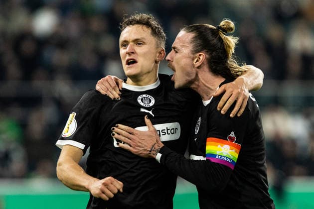 DFB-Pokal: Borussia Mönchengladbach - FC St. Pauli; 02.12.2025 FC St. Pauli bejubelt das Tor, 0:1 durch Martijn Kaars (FC St. Pauli, 19) DFB-Pokal: Borussia Mönchengladbach - FC St. Pauli; Borussia-Park, Mönchengladbach; 02.12.2025 DFB regulations prohibit any use of photographs as image sequences and or quasi video. Copyright: xBEAUTIFULxSPORTS Buriakovx