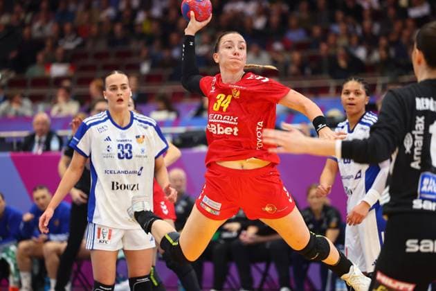 Torwurf von Tatjana Brnovic (Montenegro) Island vs Montenegro, Handball, Frauen-Weltmeisterschaft, 02.12.2025 Island vs Montenegro, Handball, Frauen-Weltmeisterschaft, 02.12.2025 Dortmund Copyright: xEibner-Pressefotox EP_RWS