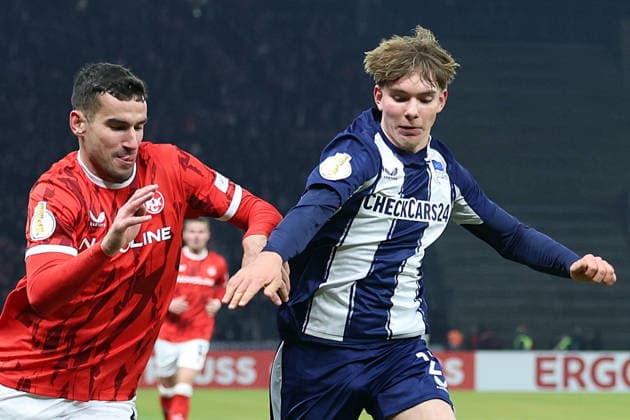 02.12.2025, xrekx, Fussball DFB Pokal 1 8 Finale, Hertha BSC Berlin - 1.FC Kaiserslautern v.l. Ivan Prtajin (1.FC Kaiserslautern) Kennet Eichhorn (Hertha BSC) Zweikampf, Aktion, action, battle for the ball (DFL DFB REGULATIONS PROHIBIT ANY USE OF PHOTOGRAPHS as IMAGE SEQUENCES and or QUASI-VIDEO) Berlin