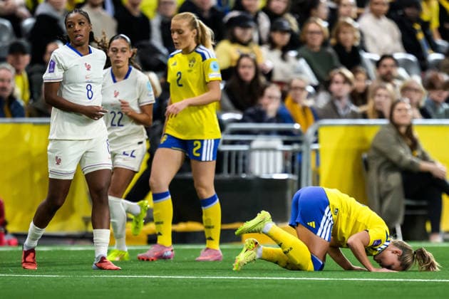 251202 Johanna Rytting Kaneryd of Sweden in pain during the Women s Nations League bronze medal second leg match between Sweden and France on December 2, 2025 in Stockholm. Photo: Simon Hastegard BILDBYRAN kod SH JM0754 bbeng fotboll football soccer fotball nations league uefa womens nations league bronsmatch bronze medal match dam sverige sweden frankrike france Copyright: SIMONxHASTEGARD BB251202SH017