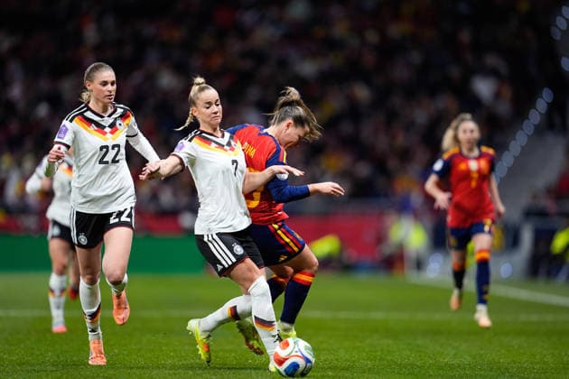 December 2, 2025, Madrid, Madrid, Spain: Claudia Pina of Spain and Giulia Gwinn of Germany compete for the ball during the UEFA Women s Nations League 2025 final second leg match between Spain and Germany at Riyadh Air Metropolitano stadium on December 02, 2025 in Madrid, Spain. Madrid Spain - ZUMAa181 20251202_zaa_a181_047 Copyright: xDennisxAgyemanx
