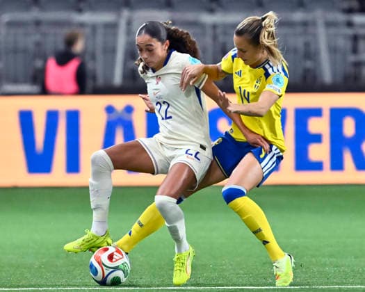 STOCKHOLM, SWEDEN 20251202 Sweden s Johanna Rytting Kaneryd and France s Kessya Bussy during the Nations League bronze medal match between Sweden and France at 3Arena on Tuesday evening. STOCKHOLM SWEDEN x10030x