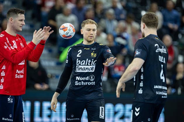 FLENSBURG, GERMANY - DECEMBER 2: Kevin Møller (SG Flensburg-Handewitt, 20), Simon Pytlick (SG Flensburg-Handewitt, 02) and Johannes Golla (SG Flensburg-Handewitt, 04) before the game during the EHF European League match between SG Flensburg-Handewitt vs IRUDEK Bidasoa Irun at GP JOULE Arena on matchday 1 of the Group Matches Group A on December 2, 2025 in Flensburg, Germany. Schleswig-Holstein Germany Copyright: xBEAUTIFULxSPORTS MarioxM.xKobergx