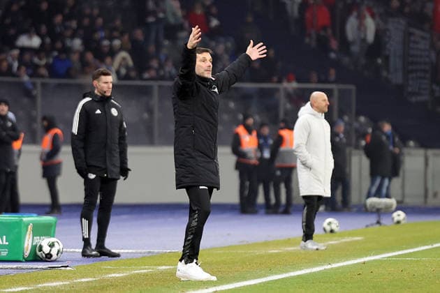 02.12.2025, xrekx, Fussball DFB Pokal 1 8 Finale, Hertha BSC Berlin - 1.FC Kaiserslautern v.l. Stefan Leitl Trainer (Hertha BSC) gibt Anweisungen, gestikuliert, mit den Armen gestikulieren gives instructions, gesticulate Torsten Lieberknecht Trainer (1.FC Kaiserslautern) (DFL DFB REGULATIONS PROHIBIT ANY USE OF PHOTOGRAPHS as IMAGE SEQUENCES and or QUASI-VIDEO) Berlin