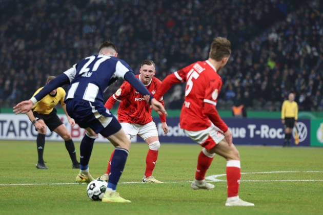 02.12.2025, xrekx, Fussball DFB Pokal 1 8 Finale, Hertha BSC Berlin - 1.FC Kaiserslautern v.l. Marlon Ritter (1.FC Kaiserslautern) (DFL DFB REGULATIONS PROHIBIT ANY USE OF PHOTOGRAPHS as IMAGE SEQUENCES and or QUASI-VIDEO) Berlin