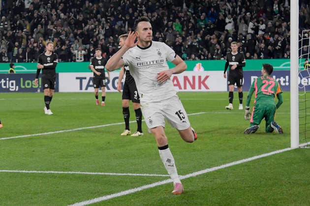 Haris Tabakovic (Moenchengladbach 15) jubelt nach dem Tor zum 1:1 02.12.2025 Fussball Borussia Moenchengladbach vs FC St. Pauli, Borussia-Park, Moenchengladbach, DFB DFL REGULATIONS PROHIBIT ANY USE OF PHOTOGRAPHS AS IMAGE SEQUENCES AND OR QUASI-VIDEO