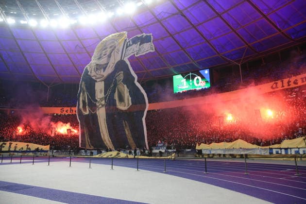 02.12.2025, xrekx, Fussball DFB Pokal 1 8 Finale, Hertha BSC Berlin - 1.FC Kaiserslautern v.l. Hertha Fans ,Stimmung, Schals, Trikot, Fahne, Banner, Ultras, Zuschauer, Besucher, Choreo, Choreografie, atmosphere, spectators, Visitors (DFL DFB REGULATIONS PROHIBIT ANY USE OF PHOTOGRAPHS as IMAGE SEQUENCES and or QUASI-VIDEO) Berlin