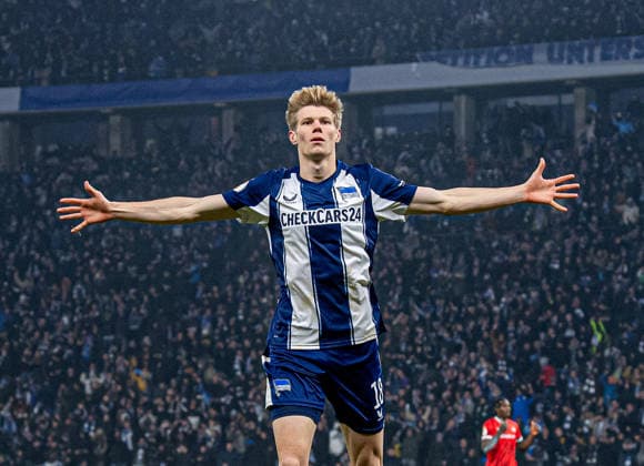 Fußball, Herren, Saison 2025 2026, DFB-Pokal (Achtelfinale), Hertha BSC - 1. FC Kaiserslautern, Luca Schuler (Hertha BSC), Jubel nach Tor zum 4:1, 02.12.2025, Copyright: xSebastianxRäppold MatthiasxKochx