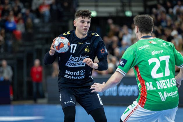 FLENSBURG, GERMANY - DECEMBER 2: Marko Grgic (SG Flensburg-Handewitt, 17) against Mario Nevado Gil (IRUDEK Bidasoa Irun, 27) during the EHF European League match between SG Flensburg-Handewitt vs IRUDEK Bidasoa Irun at GP JOULE Arena on matchday 1 of the Group Matches Group A on December 2, 2025 in Flensburg, Germany. Schleswig-Holstein Germany Copyright: xBEAUTIFULxSPORTS MarioxM.xKobergx