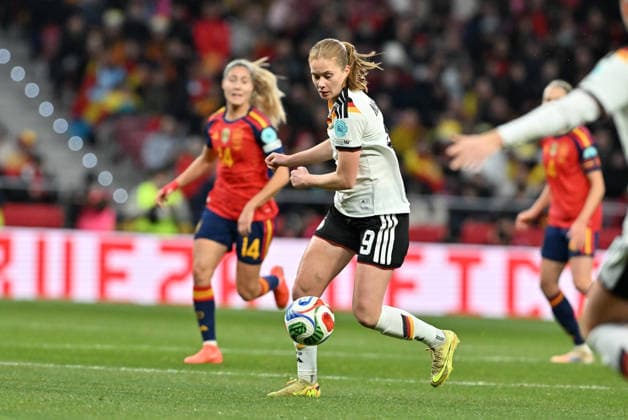 Madrid, Estadio Metropolitano, 02.12.25, ESP, Frauen, UEFA Women s Nations Leaugue, Finale 2025, Spanien - Deutschland Bild: Sjoeke Nüsken (Deutschland,9 ) UEFA regulations prohibit any use of photographs as image sequences and or quasi-video. Madrid Spanien