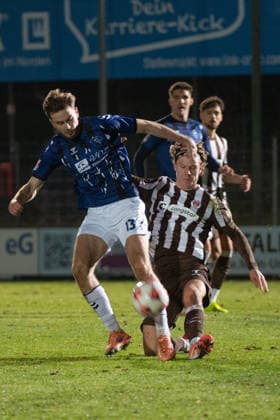 GER, Fussball, RLN, FC St.Pauli II U23 vs VfB Oldenburg 02.12.2025, Edmund-Plambeck-Stadion, Norderstedt, GER, RLN, FC St.Pauli II U23 vs VfB Oldenburg, DFL regulations prohibit any use of photographs as image sequences and or quasi-video, im Bild Linus SCHÄFER SCHAEFER ( VfB Oldenburg 13 )