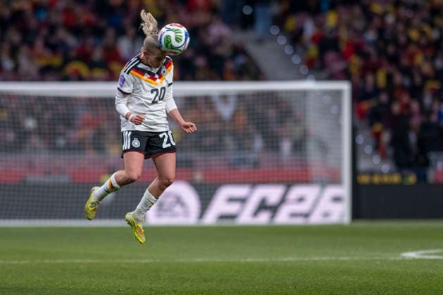 December 2, 2025, Madrid, Madrid, Spain: ELISA SENSS of German Selection in action during the second leg of the 2025 UEFA Women s Nations League final between the Spanish national team, Nationalteam and the German national team, held at the Riad Air Metropolitano on December 2, 2025, in Madrid, Spain. Madrid Spain - ZUMAc312 20251202_zsp_c312_038 Copyright: xOscarxManuelxSanchezx
