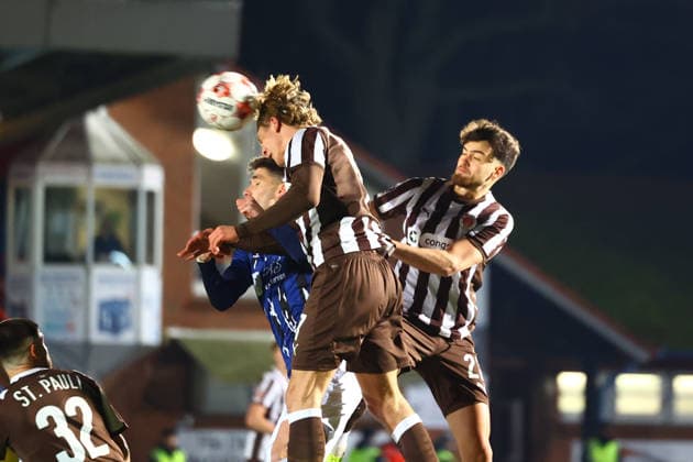 Fußball I Herren I Saison 2025 2026 I Regionalliga Nord I 13.Spieltag I FC St.Pauli II - VFB Oldenburg I 02.12.2025 Romeo Aigbekaen (7, FC St.Pauli II) Rijad Smajic (22, FC St.Pauli II) Norderstedt Edmund Plambeck Stadion Schleswig-Holstein Deutschland Copyright: xLobeca RalfxHomburgx