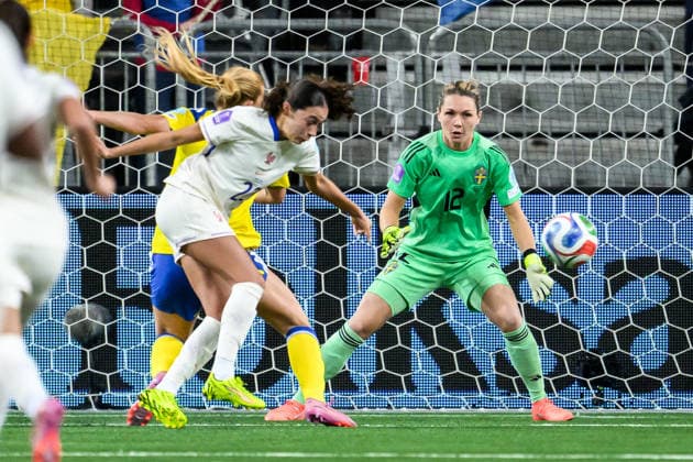 251202 Goalkeeper Jennifer Falk of Sweden during the Women s Nations League bronze medal second leg match between Sweden and France on December 2, 2025 in Stockholm. Photo: Simon Hastegard BILDBYRAN kod SH JM0754 bbeng fotboll football soccer fotball nations league uefa women s nations league bronsmatch bronze medal match dam sverige sweden frankrike france Copyright: SIMONxHASTEGARD BB251202SH024