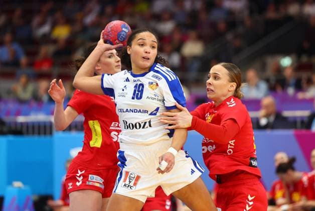 Torwurf von Lovisa Thompson (Island) Island vs Montenegro, Handball, Frauen-Weltmeisterschaft, 02.12.2025 Island vs Montenegro, Handball, Frauen-Weltmeisterschaft, 02.12.2025 Dortmund Copyright: xEibner-Pressefotox EP_RWS