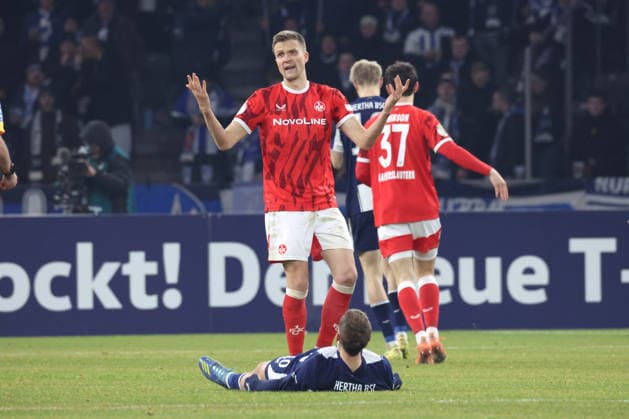 DEU, DFB-Pokal, Hertha BSC vs. 1.FC Kaiserslautern, 02.12.2025, Berliner Olympiastadion, Berlin, DEU, DFB-Pokal, Hertha BSC vs. 1.FC Kaiserslautern, im Bild Michael Cuisance (Hertha BSC Berlin 10), FABIAN KUNZE (1.FC Kaiserslautern 6) DFL - regulations prohibit any use of Photographs as image sequences and or quasi-video